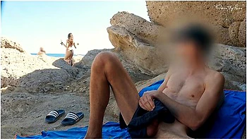 Handjob Slut Beach: Dickflash For A Slutty Little Bitch And She Cant Resist To Make Me Cum