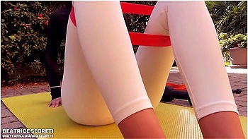 Workout Without Panties - While Im Doing Workout Im Horny, I Masturbate And My Leggings Become Wet