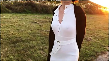 個人撮影巨乳熟女にヒタッと白ワンヒてノーフラ散歩お買い物ホッチか Japanese/hentai/asian/milf/stepmom/big Tits/日本人/熟女/巨乳/素人/潮吹き