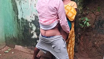 Komal Aunty Hot Indian Desi Fucked Hard by Trilokinath in Hindi