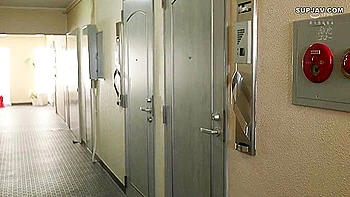 Women On Next Door Who Came To Complain The Sound Of Av 1 (english Sub)(mosaic Reduced) - Aika