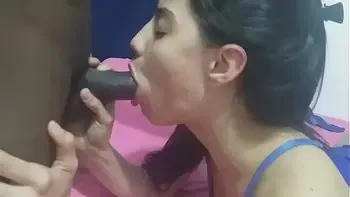 nao tem jeito quanto mais ela me chupa mais rapido eu gozo