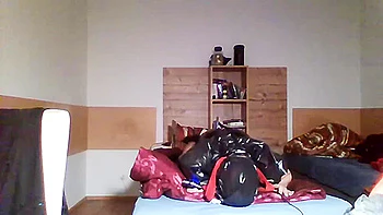 SklaveAndreas foltert sich mit Reizstrom