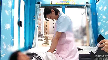 240807かわいい看護婦が悩みを解決605