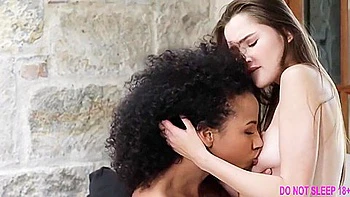 2 Girls Become Acquinted - Sonya Blaze