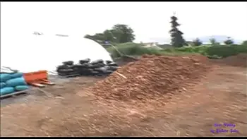 Nel vivaio Hevakova si lascia scopare con piacere il culo