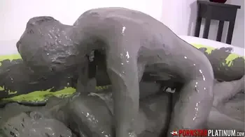 PORNSTARPLATINUM Mindi Mink Pussy Licked In Les Mud Session