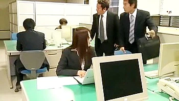 I made her sit on a chair and gave her a blowjob, penetrated her roughly, and made her squirt water.