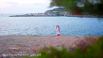 Mila Amore & Alissa Foxy Public