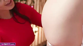 Stepsisters Ella Reese & River Lynn Open Up On Christmas - Ella Reese & River Lynn