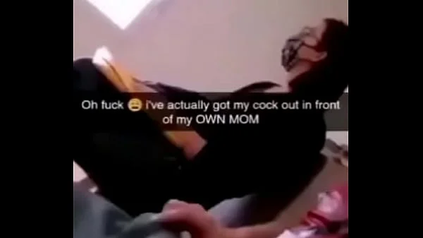 Madre masturba a su hijo