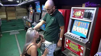 Casino con latinas calientes #1(soldier huge cock y Ashley Grey X)