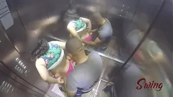 Sorayyaa e Leo Ogro foram pegos fudendo no elevador