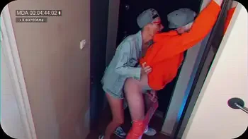 Girl meets her boyfriend and makes him cum