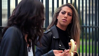 Angy finds in Luna an ideal sensual play partner... - Jacquie et Michel TV