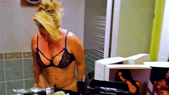 Phil, a seducer with dubious techniques - Jacquie et Michel TV