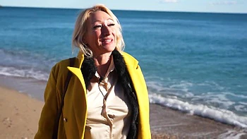 Oney, 23, a very cerebral young woman from Aix... - Jacquie et Michel TV