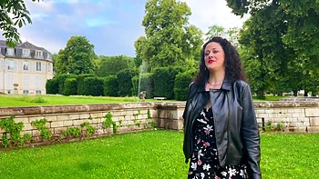 Kira, 32, rushes without pressure towards more hard... - Jacquie et Michel TV