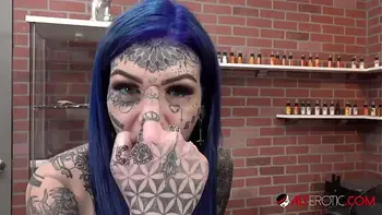 Australian beauty Amber Luke gets a new nose tattoo