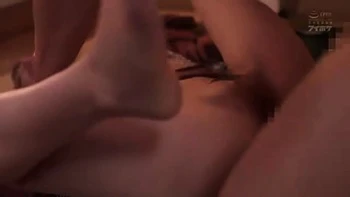 06435,A woman who screams in agony