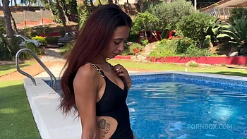 Me ligo con una chica swinger en una villa y me la follo en el