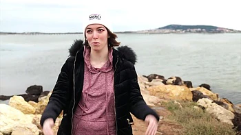 Rose is blowing out two big candles for her 20th birthday! - Jacquie et Michel TV