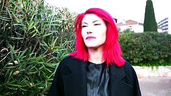 Oney, 23, welcomes us to her home in Aix-en-Provence to try... anal! - Jacquie et Michel TV