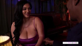 Isiah Maxwell And Ashlyn Peaks In Huge Tits Babe Fucked While People Are Watching