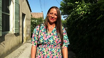 Cataleya, 29 years old, at ease in all circumstances! - Jacquie et Michel TV