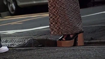 艶やか美女がキスとパイ舐めでパイパンオマンコから愛液が糸を引く