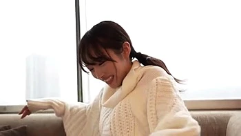 清楚系美女が嬉しそうに手コキフェラしてM字開脚オマンコ愛撫で感度高まる