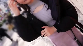 Fカップの美乳美女が乳首コリコリ愛撫とM字開脚クンニで感じまくり