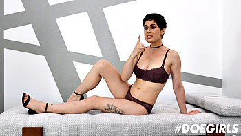 Tits & pussy for lunch