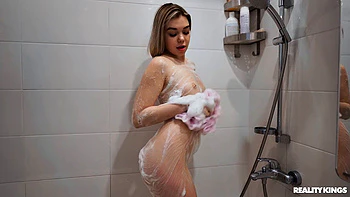 Towel Dropping, Pussy Popping