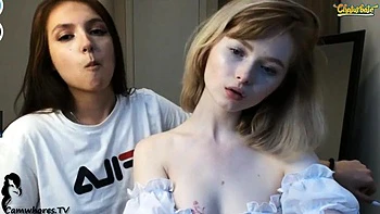Lesbian cam show: Amateur  Eporner Porn