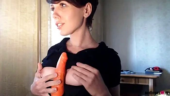 Hotty Toys Herself on Cam: Amateur, Babe  Brunette Porn