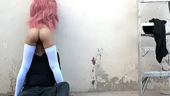 Me corro en la cara de mi novio mientras lo tengo haciendome un oral en la calle