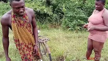 OKONKWO GAVE THE VILLAGE SLAY QUEEN A LIFT WITH HIS BICYCLE, FUCKED HER OUTDOOR