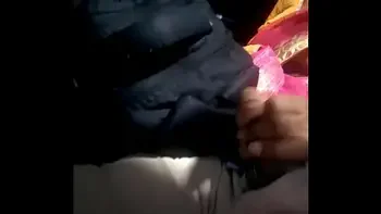 बस में चाची की चूत