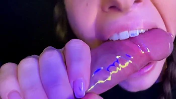 je suce mon mec avec une capote sur sa queue