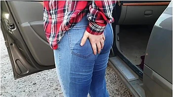 Alice - Blue Jeans Car Wetting!