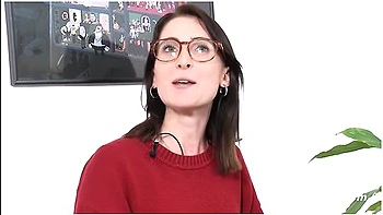 Lia Comes To Climax With And Fingering