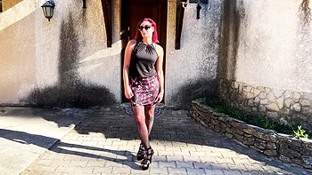 Sally, 35, manager of an equestrian center in Montauban! - Jacquie et Michel TV