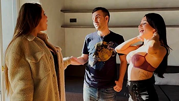 Petite latina Jade Presley gets her pussy railed in a hot threesome