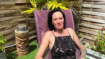 Skyla, 20, the princess and her servant knights! - Jacquie et Michel TV