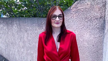 Queen is already anticipating the rest of her adventures... - Jacquie et Michel TV