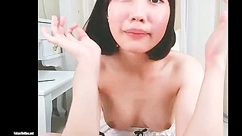 Erotic live chat with cute beautiful girl