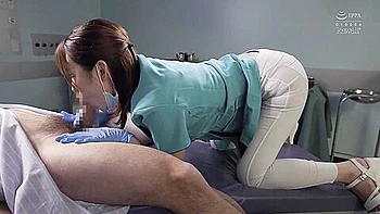 可愛くて巨乳てセクシーと病棟て噂の夜勤専従tース伊藤さんか夜な夜な懐中電灯を片手に溜まってる患者の性処理巡回してるのを覗いてしまった僕は 伊藤舞雪