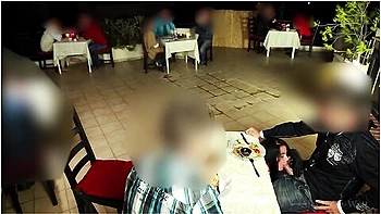 Public Extreme! 3-er In The Restaurant! Alexandra Wett