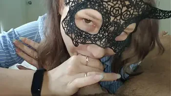 The virgin sucks the dick of the stepbrother so that he does not tell his parents that he fucked her in the ass.